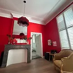 Romantic Rouge Suite - With Round Bath