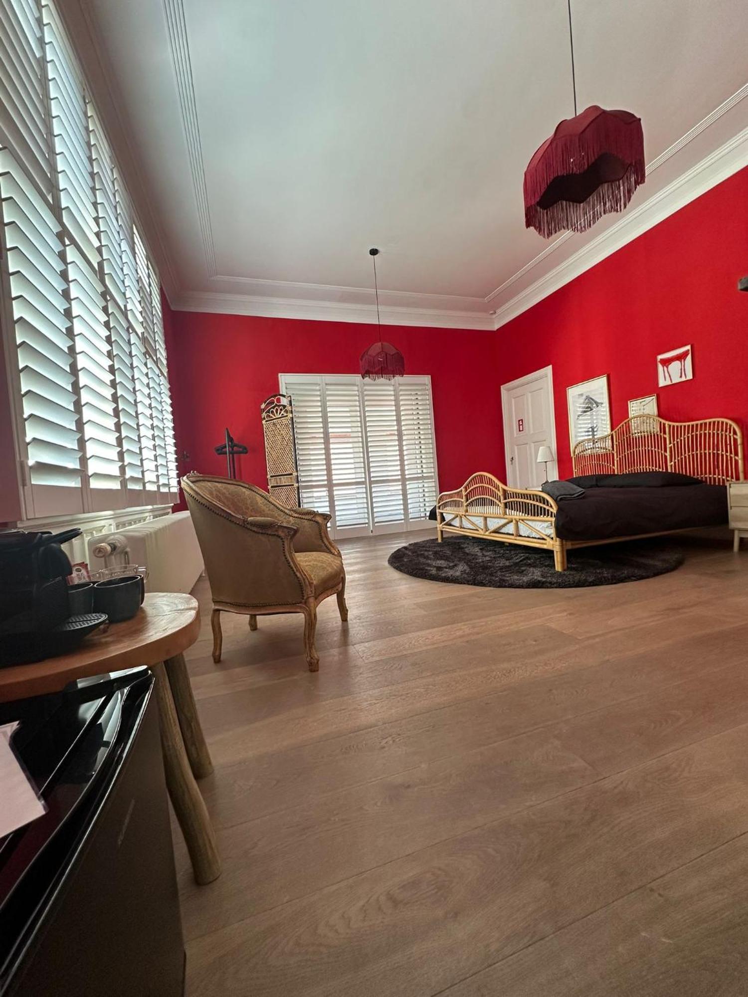 Hotel Romantic Rouge - With Round Bath Den Haag