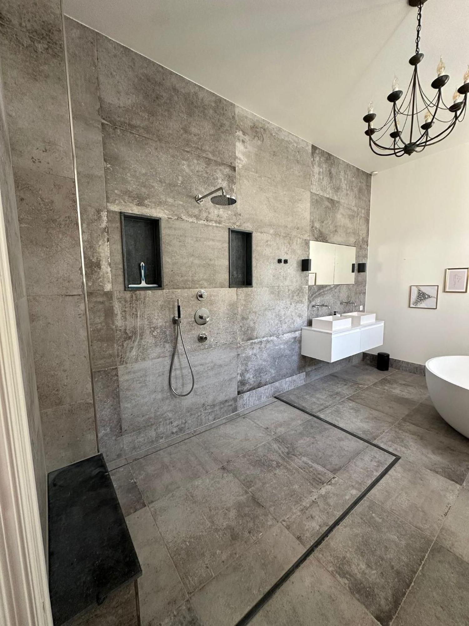 Romantic Rouge - With Round Bath Hotel 3*